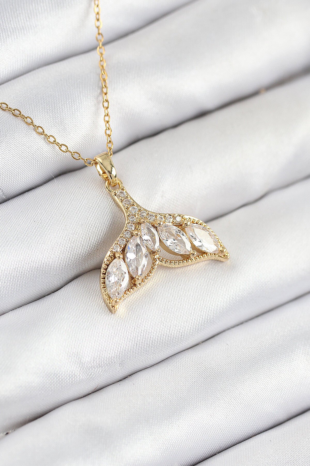 316L Çelik Zirkon Taşlı Balık Kuyruğu Model Gold Renk Kadın Kolye