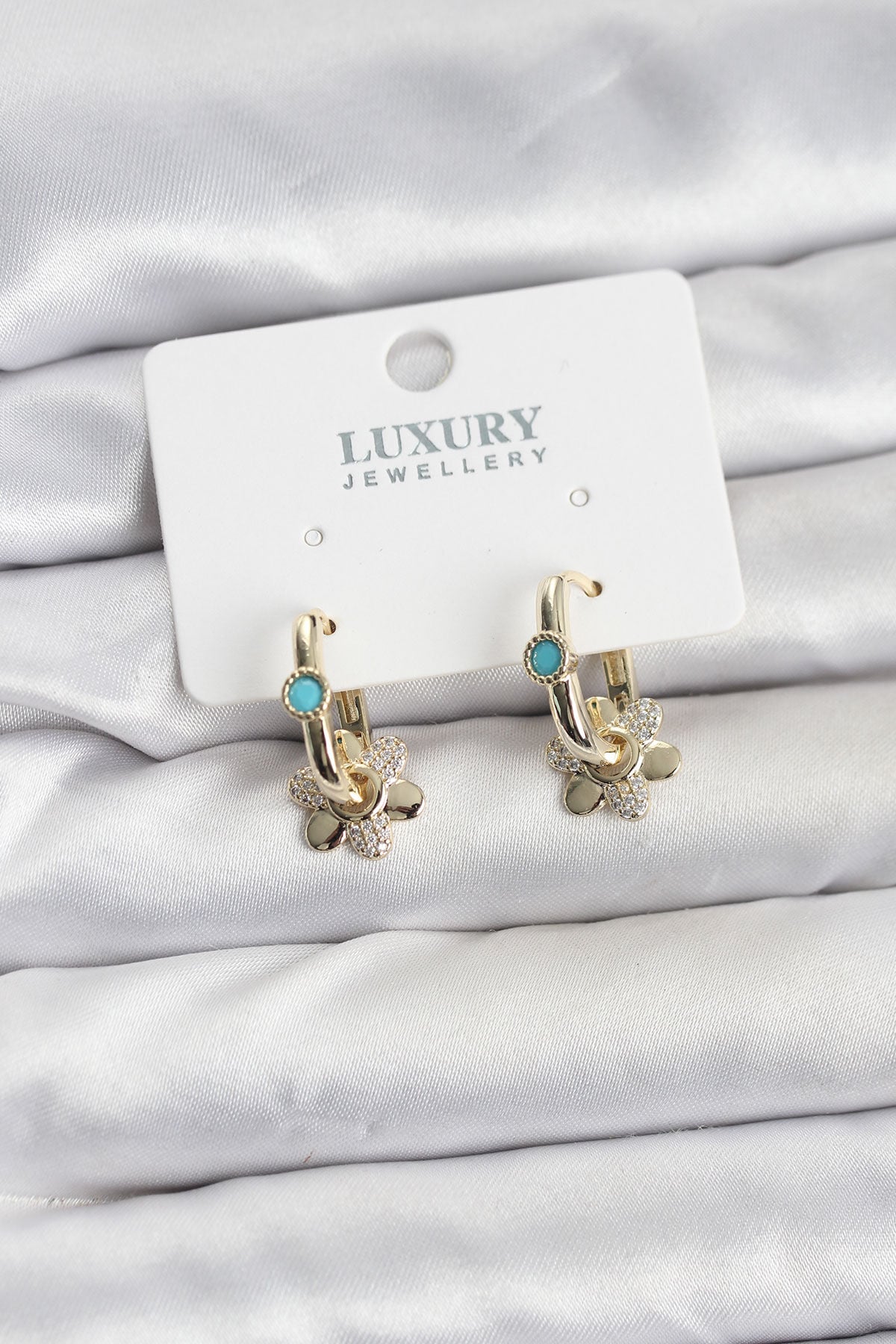 Mavi Taş Detaylı Pirinç Gold Renk Kadın Göçmen Küpesi