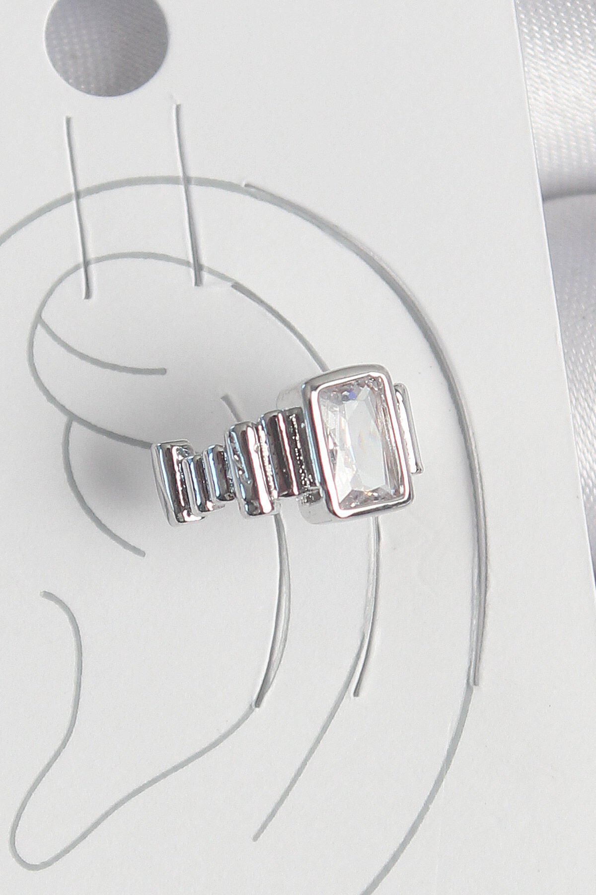 Pirinç Gümüş Renk Kare Zirkon Taşlı Kadın Kıkırdak Model Küpe