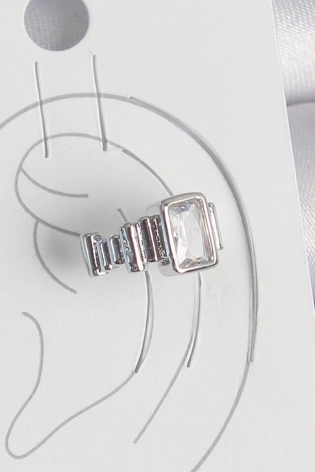 Pirinç Gümüş Renk Kare Zirkon Taşlı Kadın Kıkırdak Model Küpe