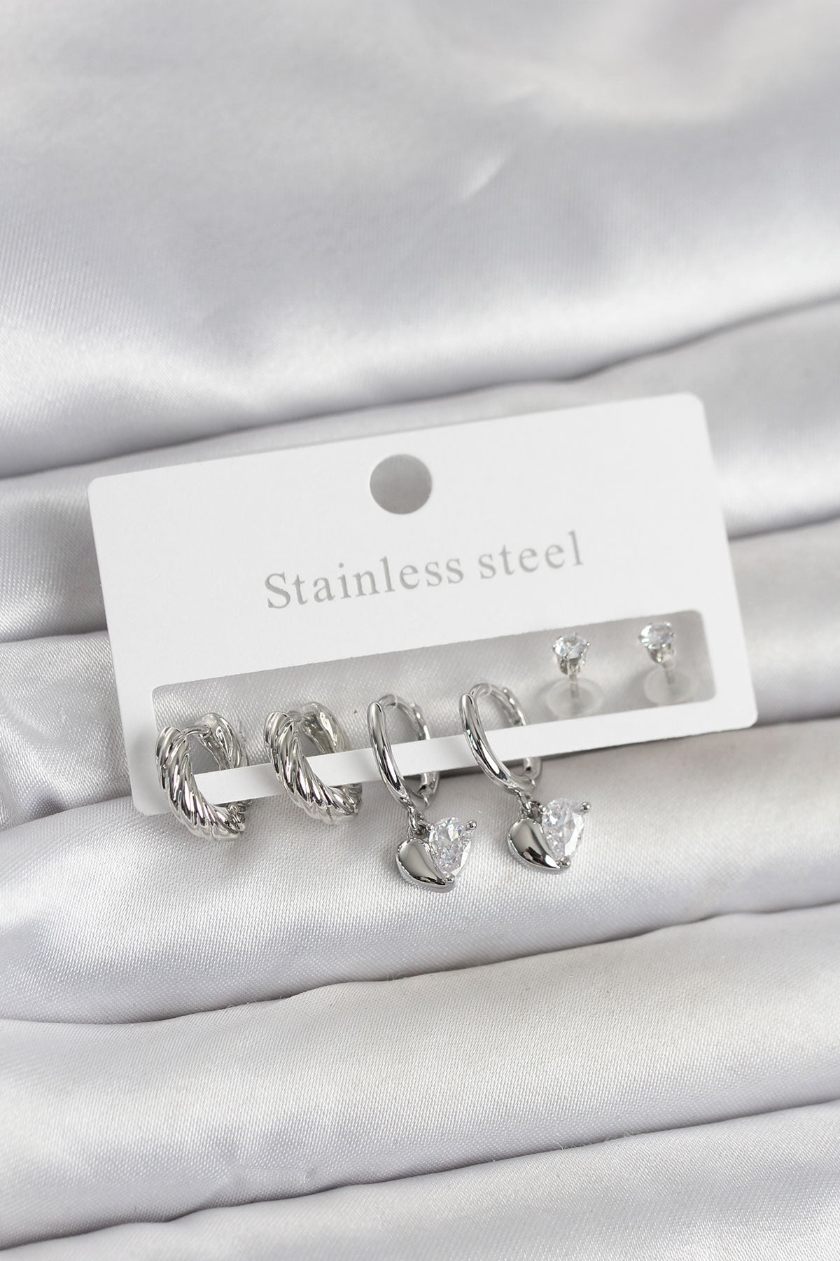 316L Çelik Gümüş Renk Kalp Detaylı Kadın Küpe Seti