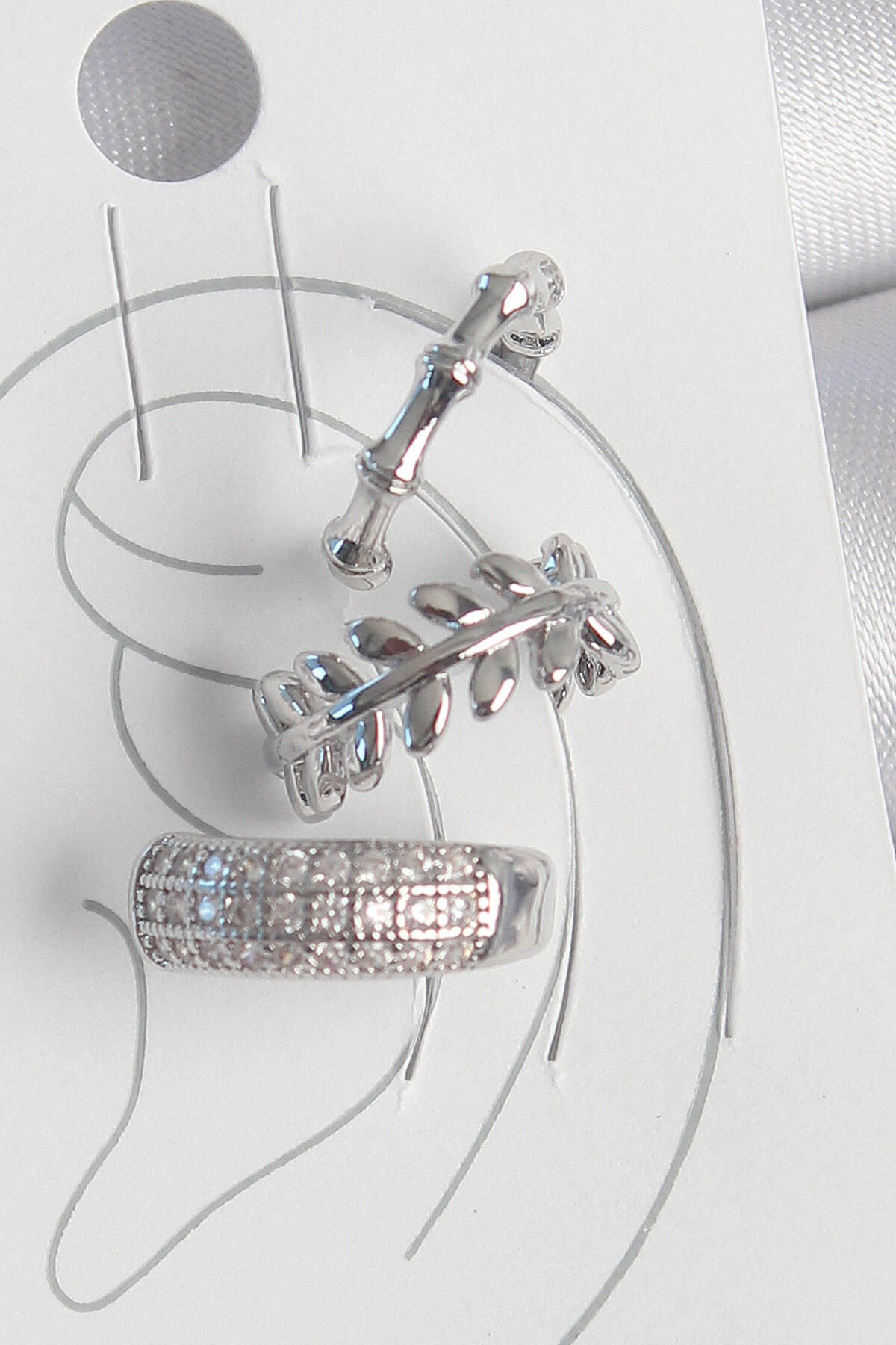 Pirinç Gümüş Renk Zirkon Taşlı 3'Lü Model Yaprak Figür Kadın Kıkırdak Küpe