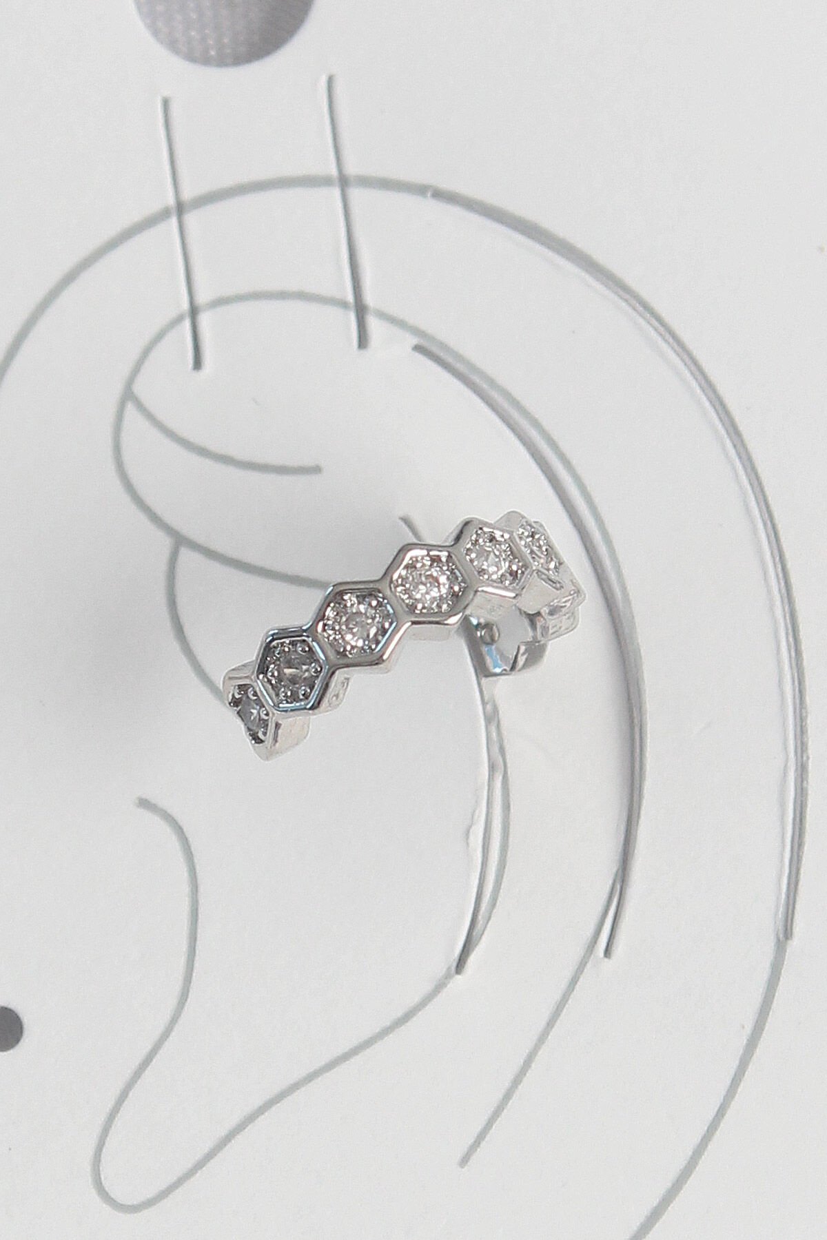 Pirinç Gümüş Renk Bal Peteği Model Zirkon Taşlı Kadın Kıkırdak Küpe