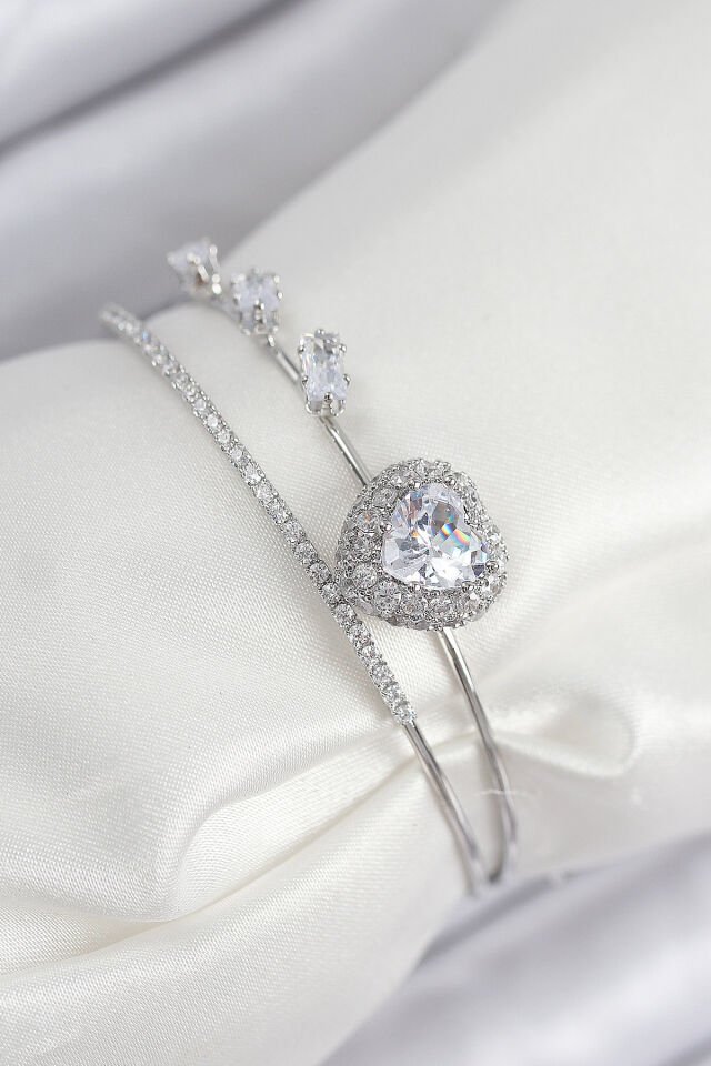 Pirinç Zirkon Taşlı Kalp Model Gümüş Renk Kadın Bileklik