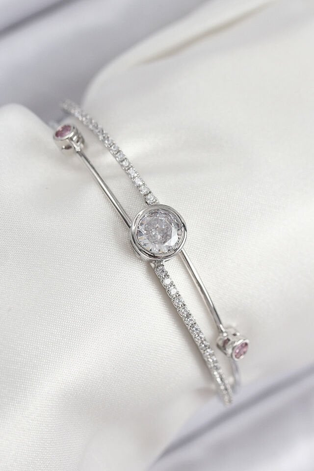 Pirinç Zirkon Taşlı Pırlanta Model Gümüş Renk Kadın Bileklik