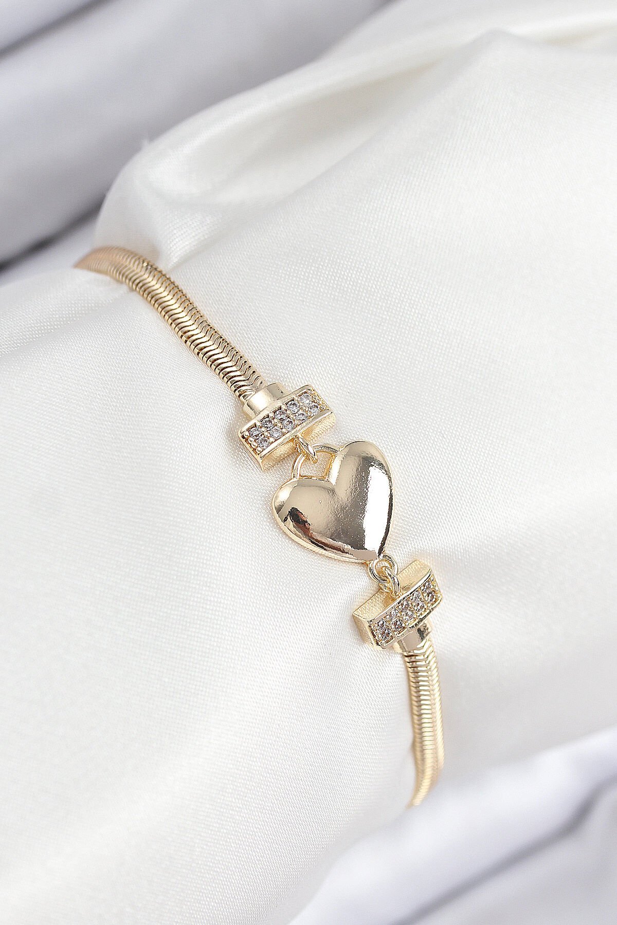 Pirinç Zirkon Taşlı Kalp Model Gold Renk Kadın Bileklik