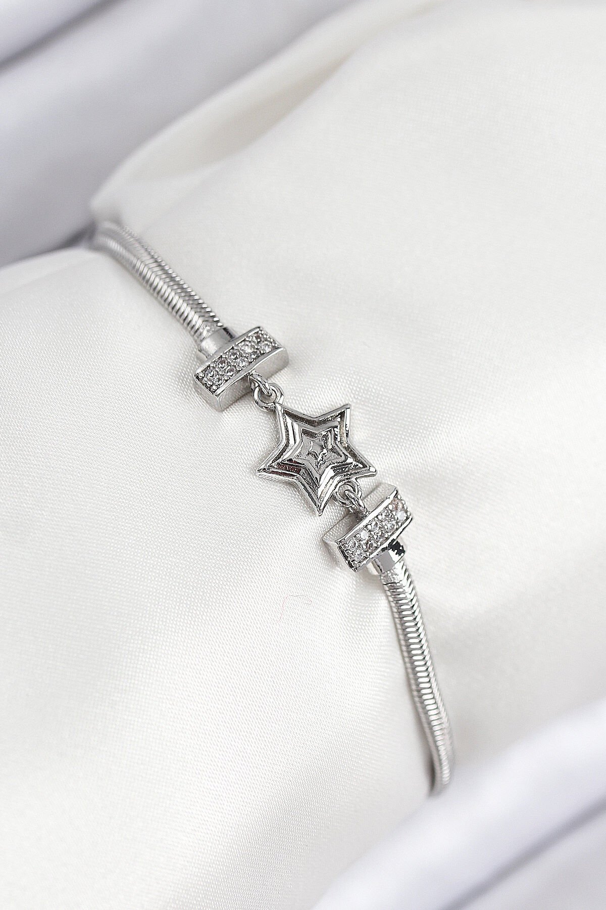 Pirinç Zirkon Taşlı Yıldız Model Gümüş Renk Kadın Bileklik