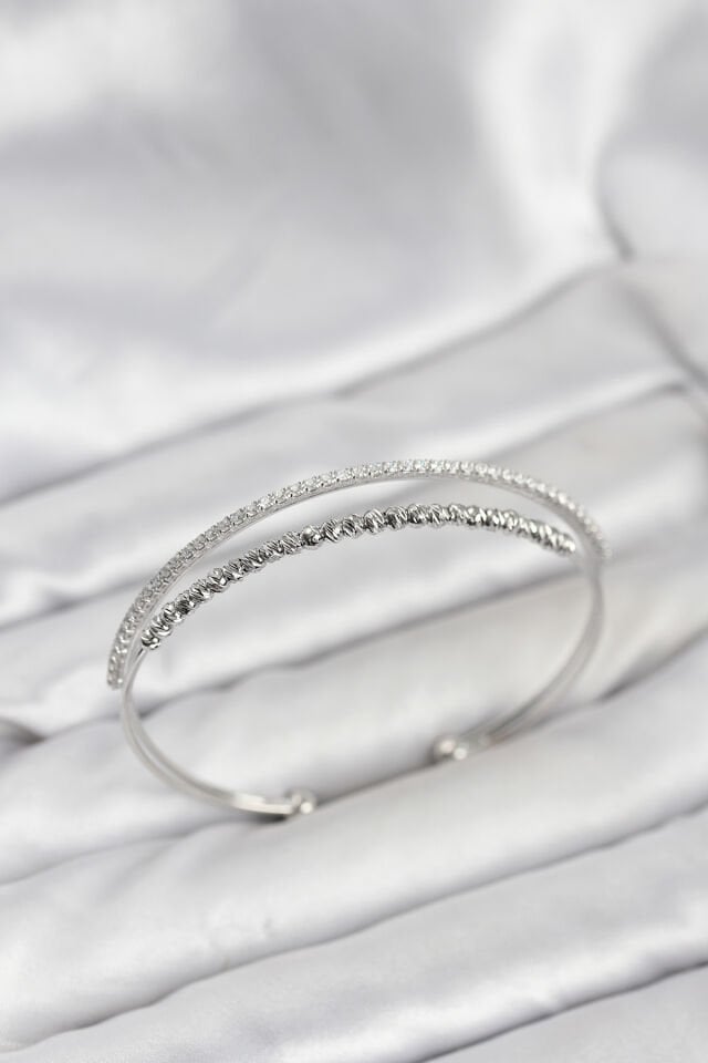 Dorika Model Pirinç Gümüş Renk Kadın Bileklik