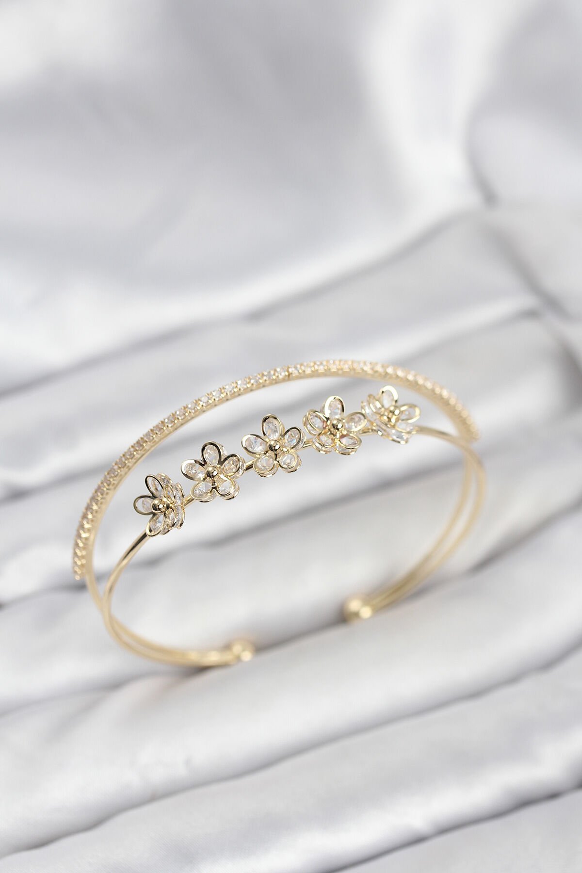 Çiçek Model Pirinç Gold Renk Kadın Bileklik