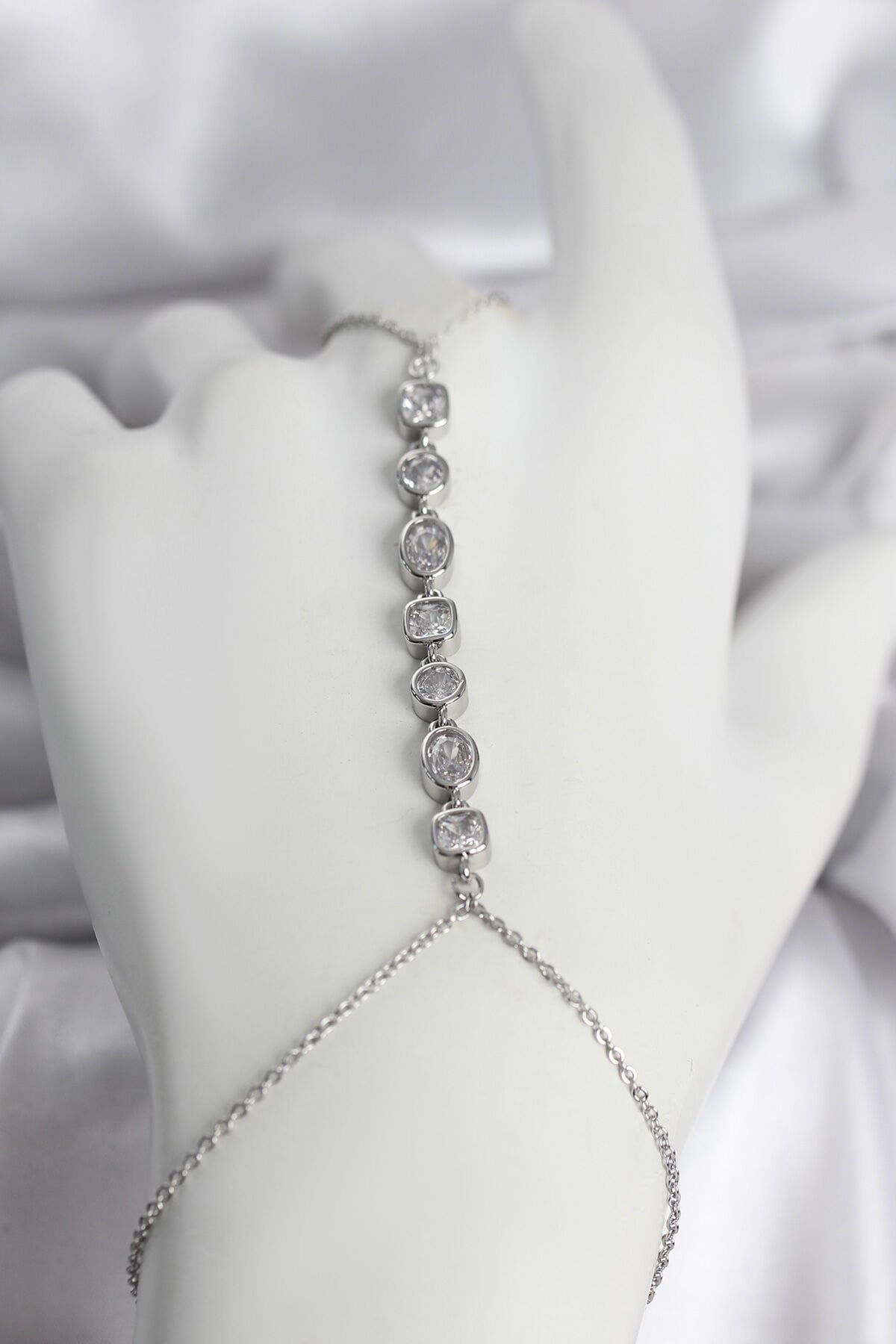 Pirinç Gümüş Renk Sıralı Zirkon Taşlı Kadın Şahmeran