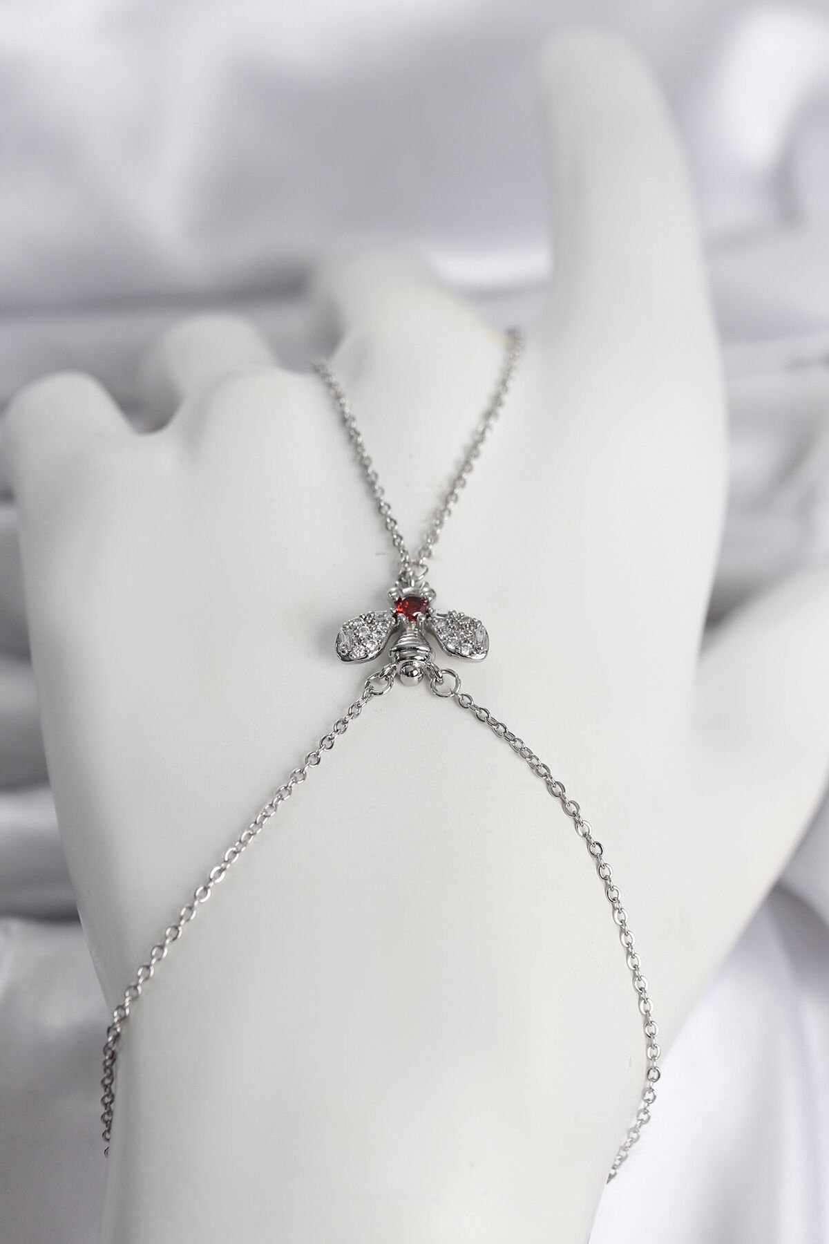 Pirinç Gümüş Renk Sinek Model Kadın Şahmeran