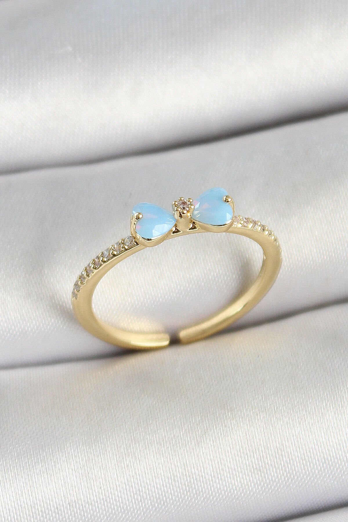 Pirinç Fiyonk Figürlü Zirkon Taşlı Gold Renk Ayarlanabilir Kadın Yüzük