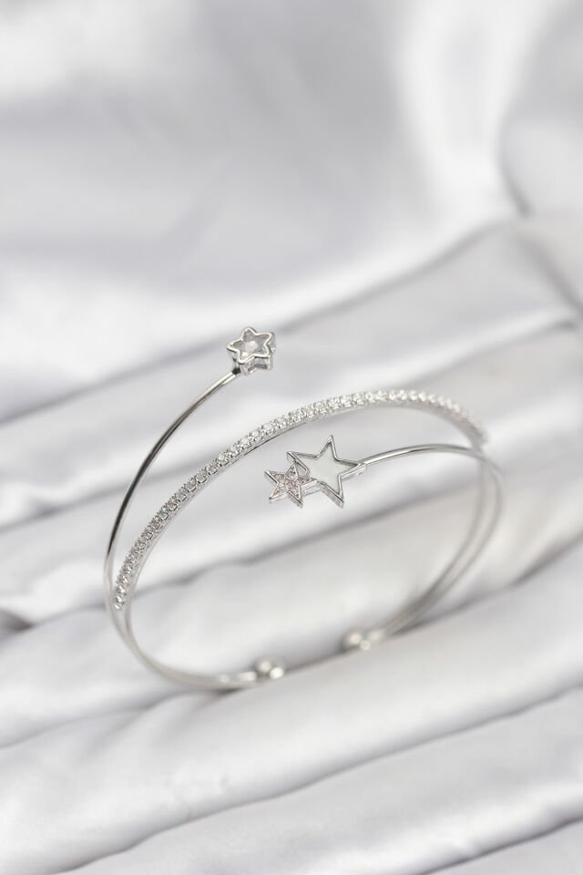 Yıldızlı Model Pirinç Gümüş Renk Kadın Bileklik