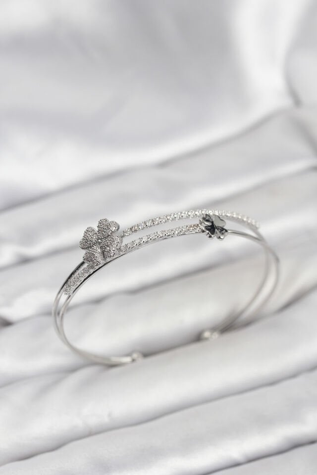 Pirinç Gümüş Renk Yonca Model Kadın Bileklik