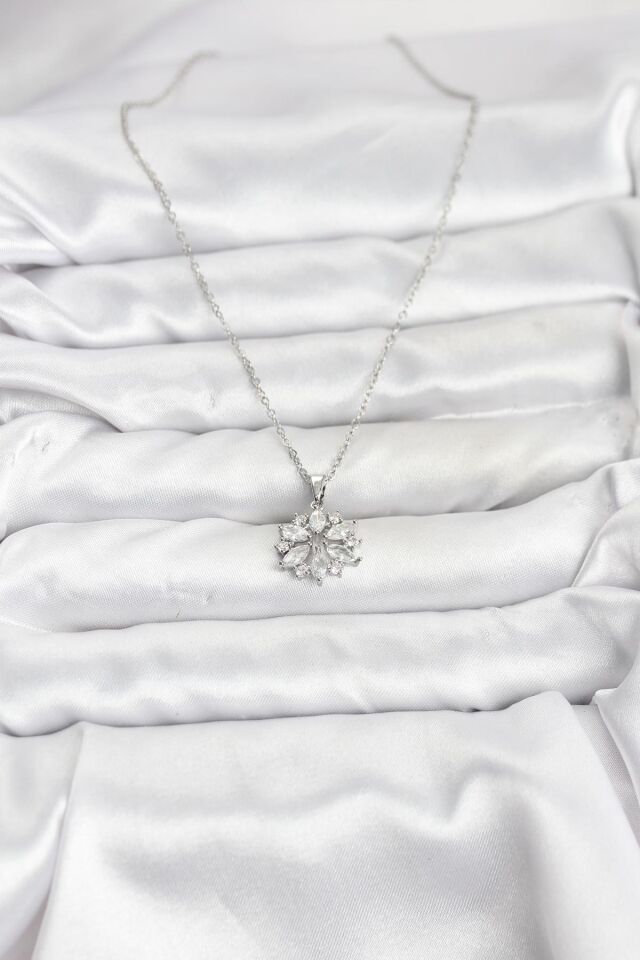 316L Çelik Zincir Gümüş Renk Lotus Model Zirkon Taşlı Kadın Kolye