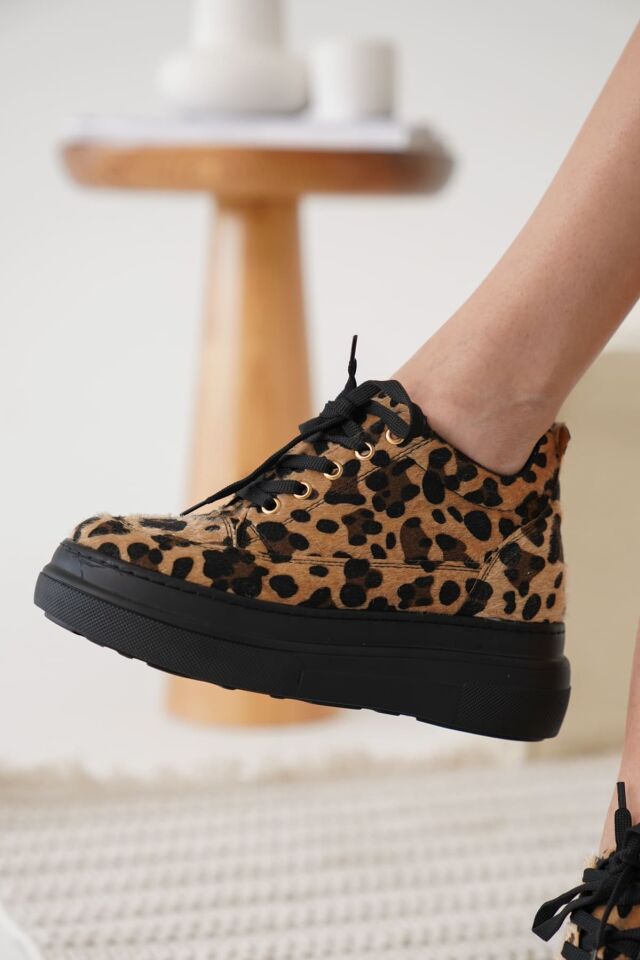 Kadın Gizli Topuk Siyah Taban Leopar Spor Ayakkabı TR10MS01K