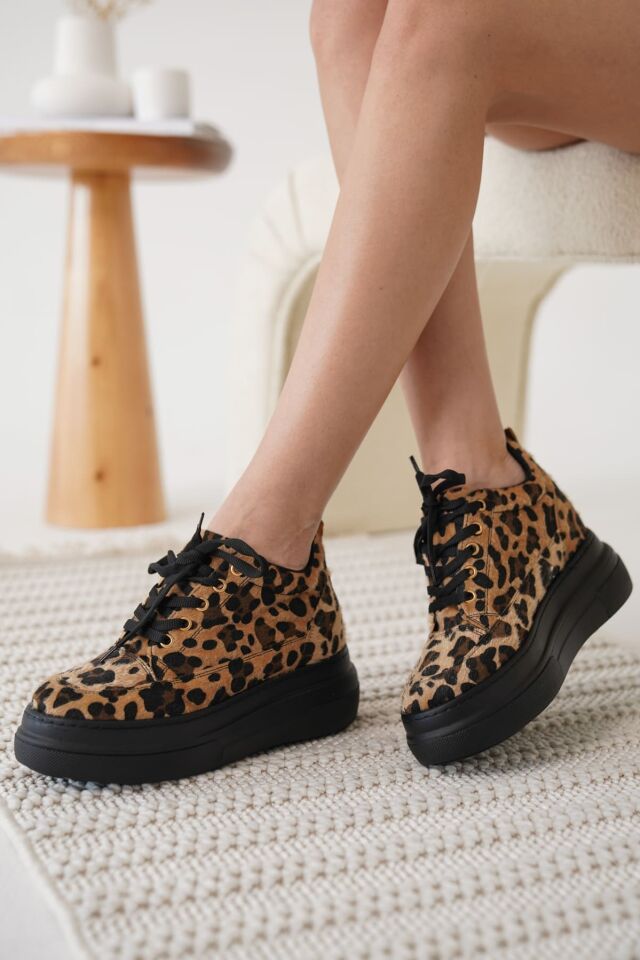 Kadın Gizli Topuk Siyah Taban Leopar Spor Ayakkabı TR10MS01K