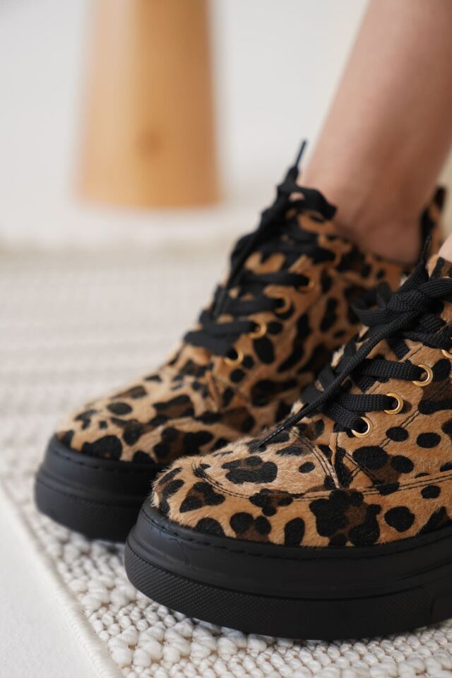 Kadın Gizli Topuk Siyah Taban Leopar Spor Ayakkabı TR10MS01K