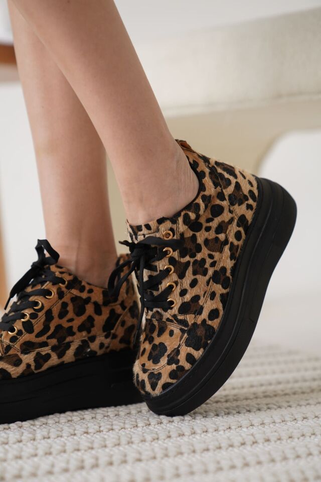 Kadın Gizli Topuk Siyah Taban Leopar Spor Ayakkabı TR10MS01K