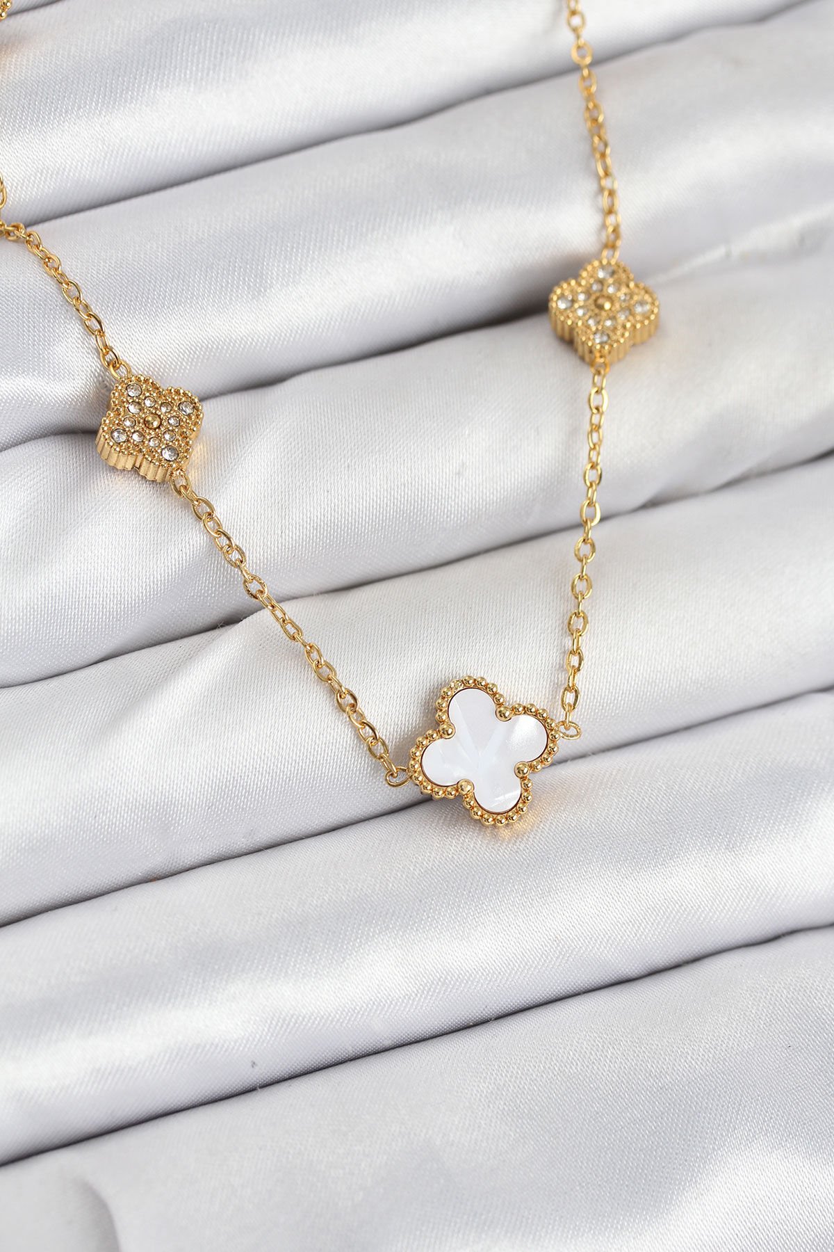 316L Çelik Zincir Gold Renk Beyaz ve Zirkon Taşlı Yonca Kadın Kolye