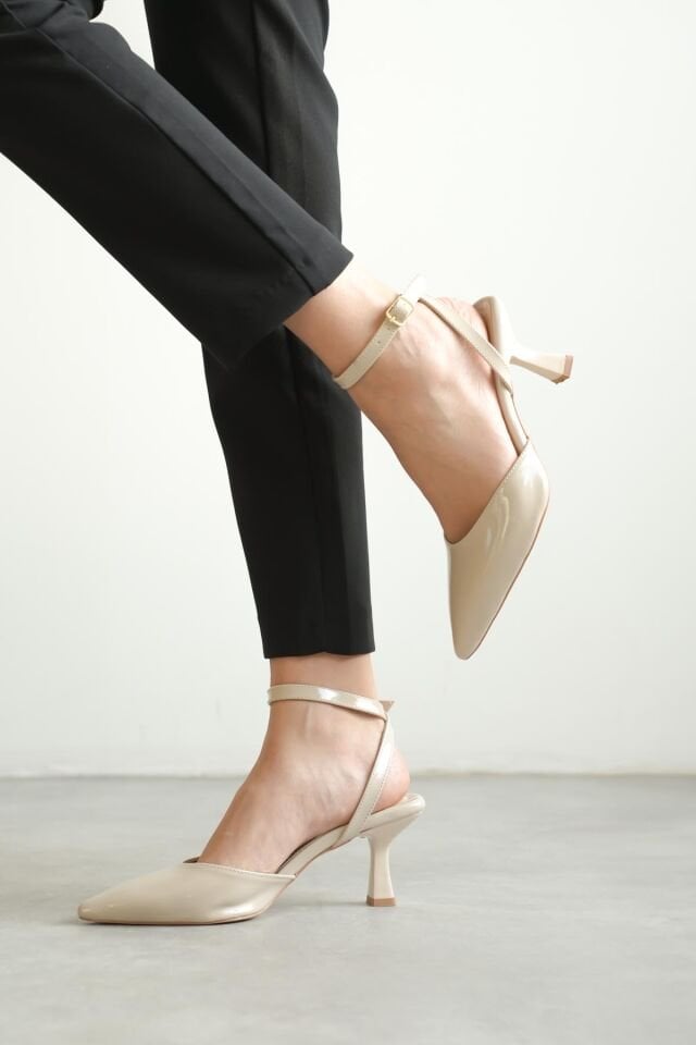 Kadın Bej Rugan Topuklu Ayakkabı TR03MS02C