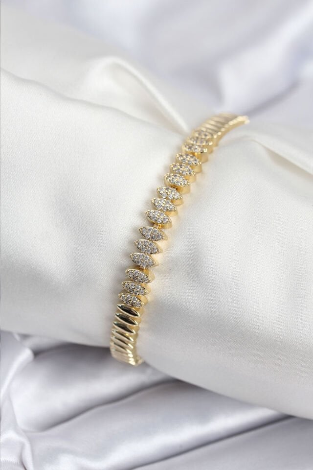 Pirinç VIP Seri Gold Renk Zirkon Taşlı Arpa Model Kadın Bileklik