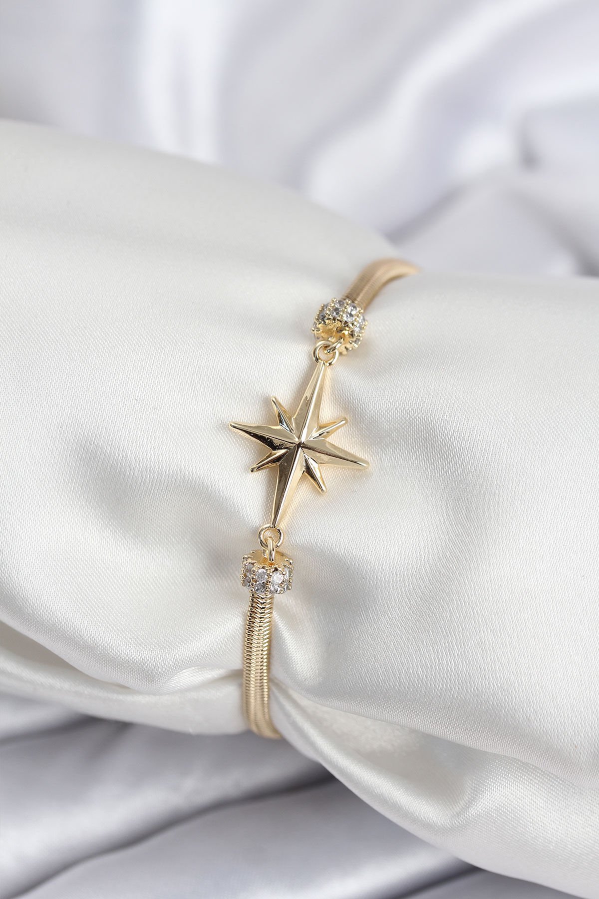 Pirinç VIP Seri Gold Renk Kutup Yıldızı Model Kadın Bileklik