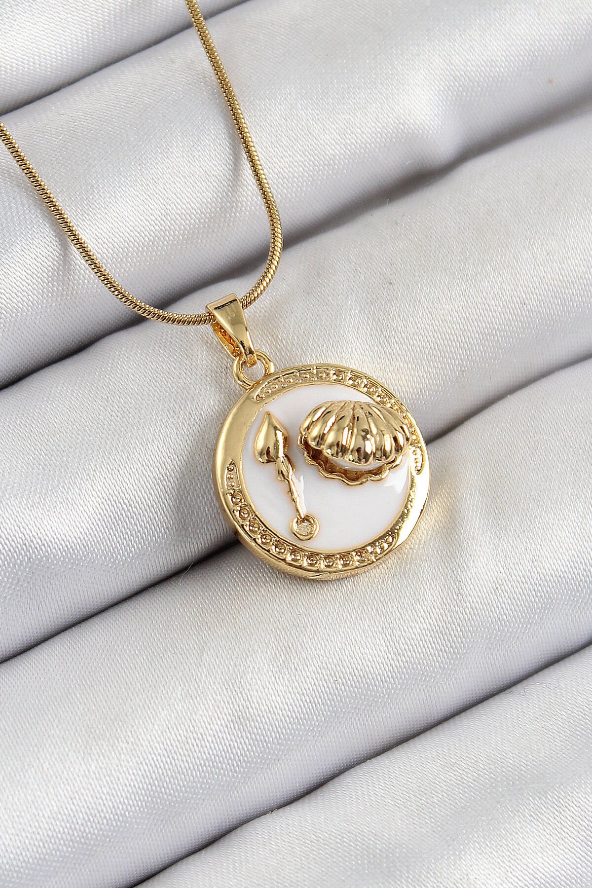 316L Çelik Zincir Beyaz Mineli Sanatsal Portre İstiridye Model Gold Renk Kadın Kolye