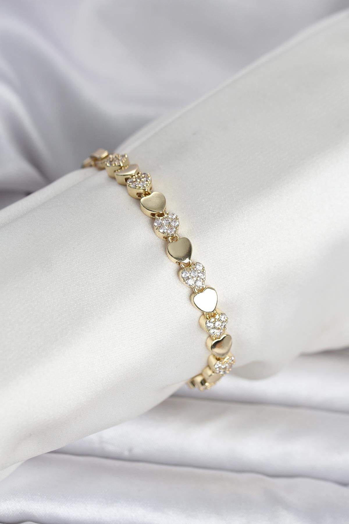 Pirinç Gold Renk Kalpli Model Kadın Bileklik