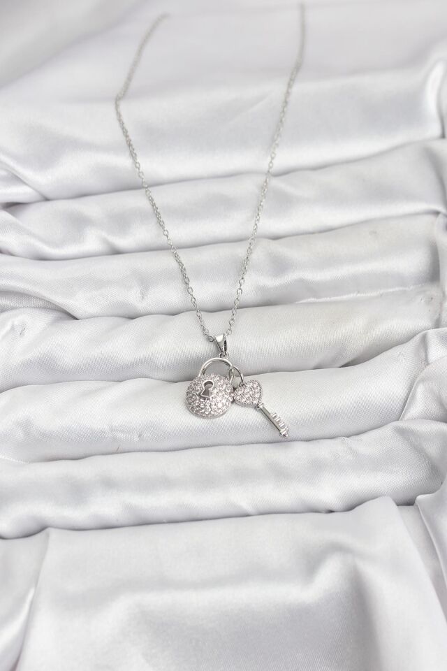 316L Çelik Zincir Gümüş Renk Kilit Anahtar Model Zirkon Taşlı Kadın Kolye