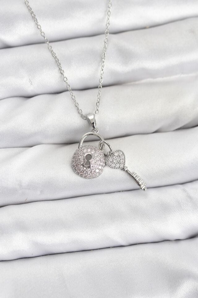316L Çelik Zincir Gümüş Renk Kilit Anahtar Model Zirkon Taşlı Kadın Kolye