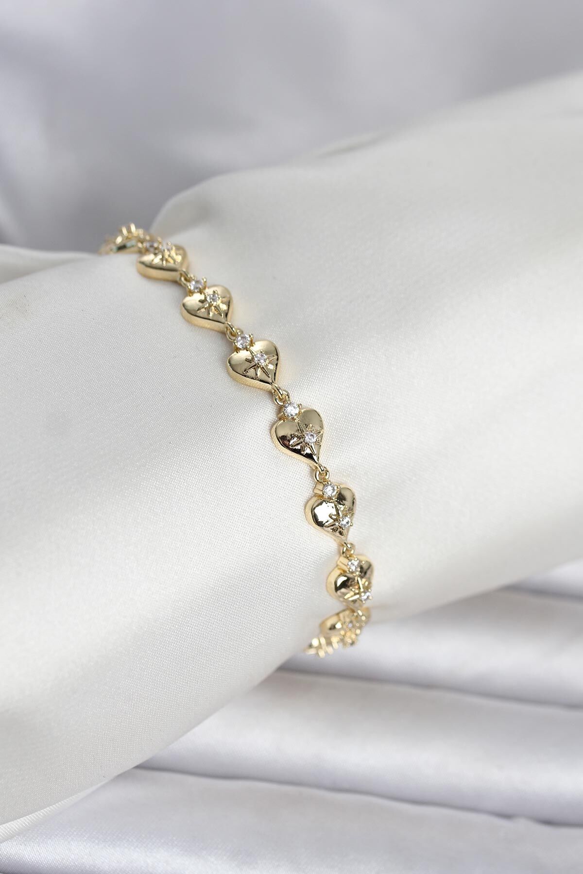 Pirinç Gold Renk Kalpli Kutup Yıldızı İşleme Kadın Bileklik