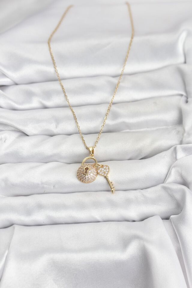 316L Çelik Zincir Gold Renk Kilit Anahtar Model Zirkon Taşlı Kadın Kolye