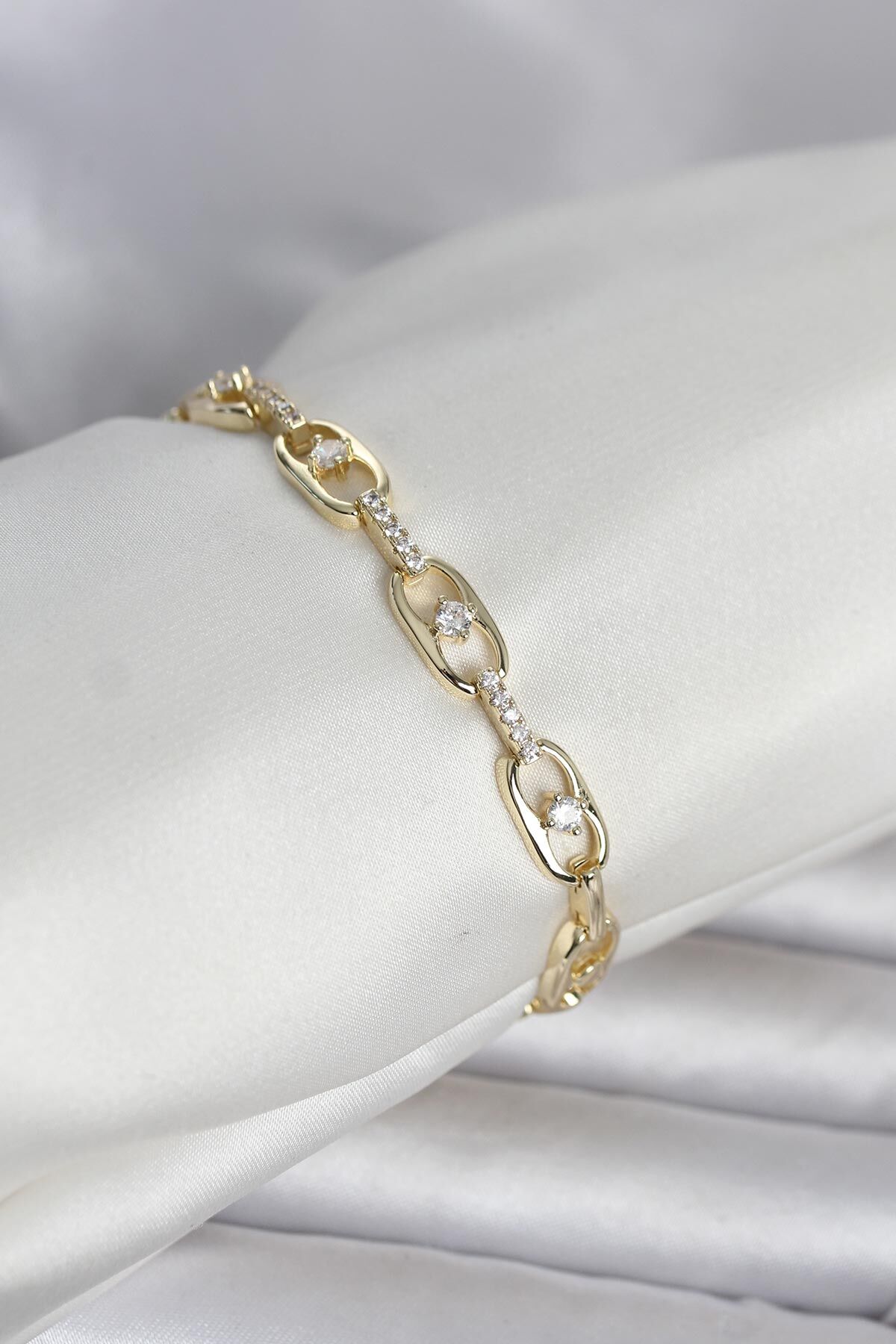 Pirinç Gold Renk Zirkon Taşlı Kadın Bileklik