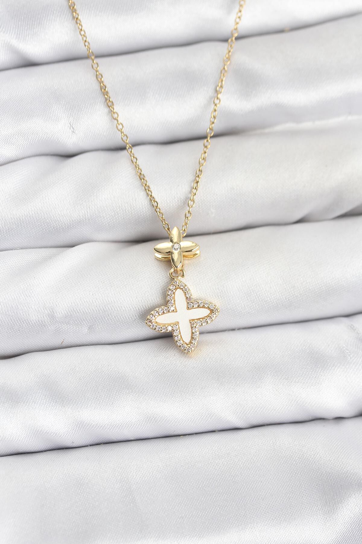 316L Çelik Zincir Gold Renk 4 Yapraklı Yonca Model Zirkon Taşlı Kadın Kolye