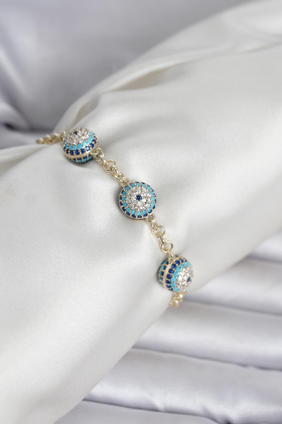 Pirinç Gold Renk Nazarlı Model Zirkon Taşlı Kadın Bileklik