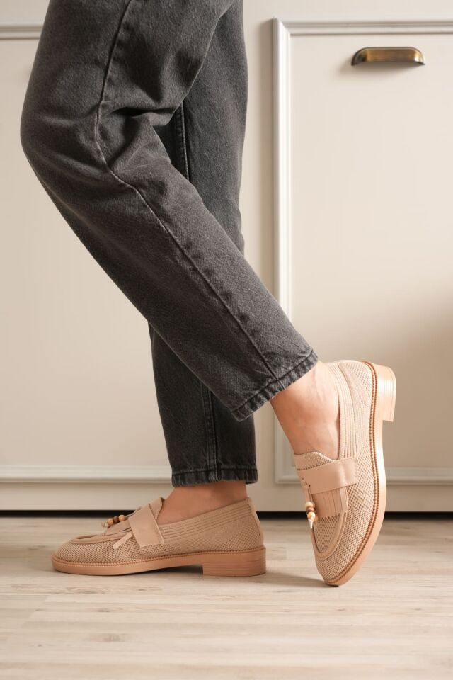 Kadın Bej Boncuk Püsküllü Günlük Kısa Topuklu Ayakkabı TR30MS01B