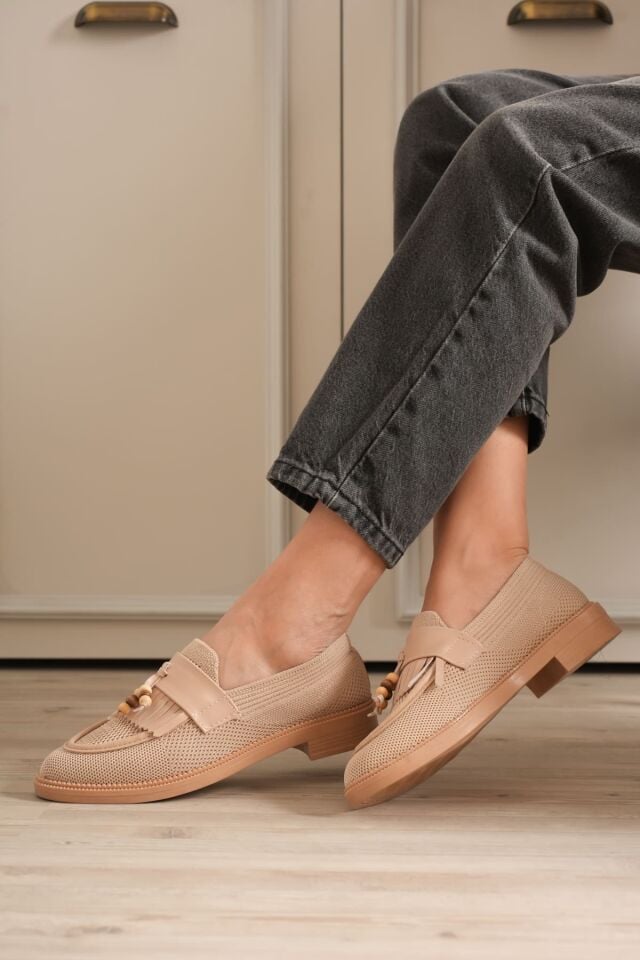 Kadın Bej Boncuk Püsküllü Günlük Kısa Topuklu Ayakkabı TR30MS01B