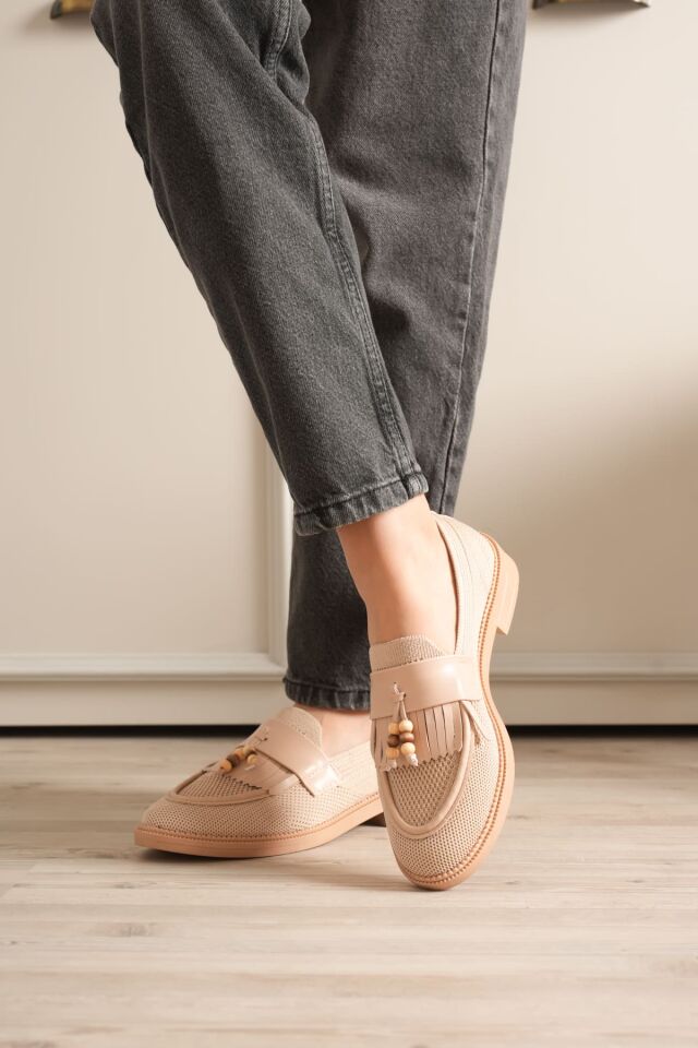 Kadın Bej Boncuk Püsküllü Günlük Kısa Topuklu Ayakkabı TR30MS01B