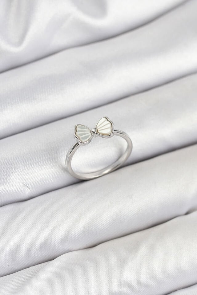 Pirinç Gümüş Renk Fiyonk Model Kadın Yüzük