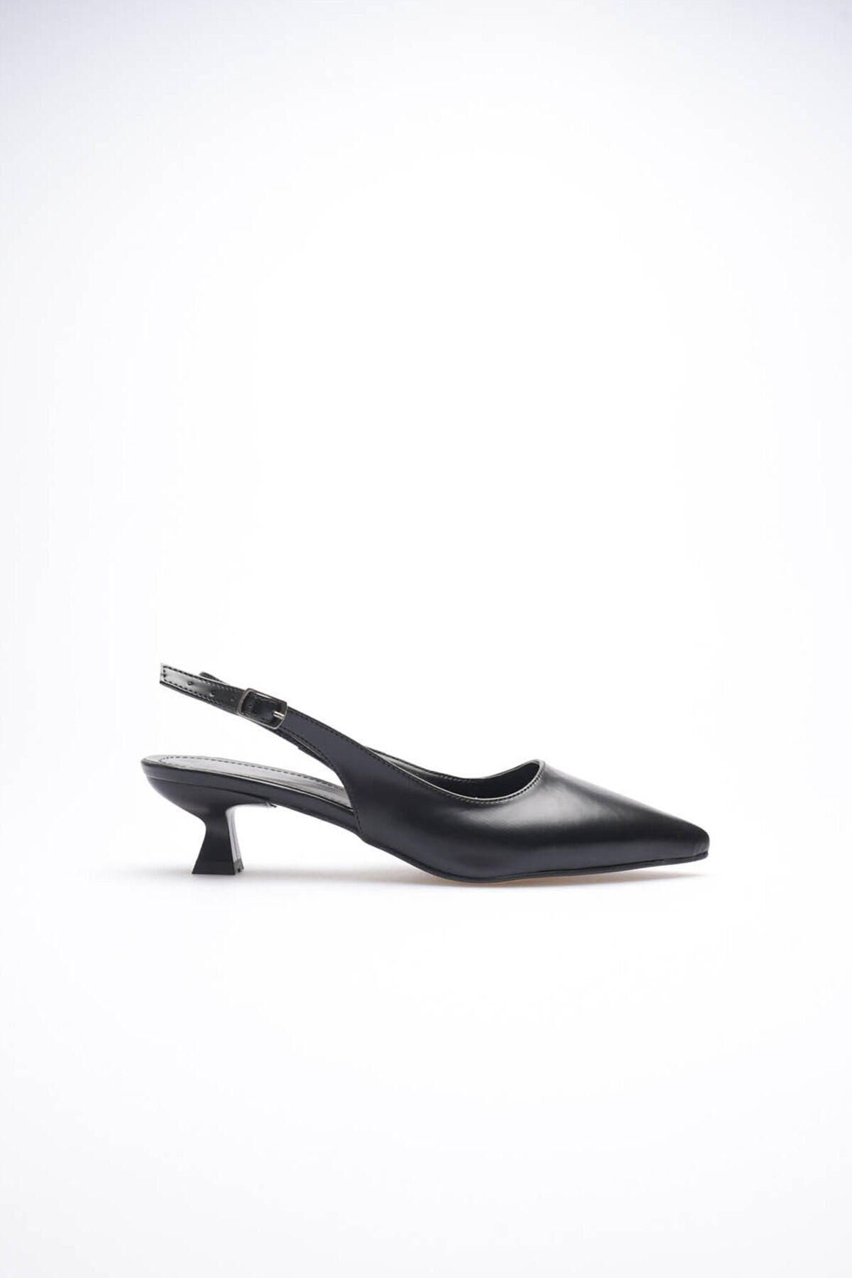 Kadın Siyah Sivri Burun Slingback Kısa Topuklu Ayakkabı TR20MS04A