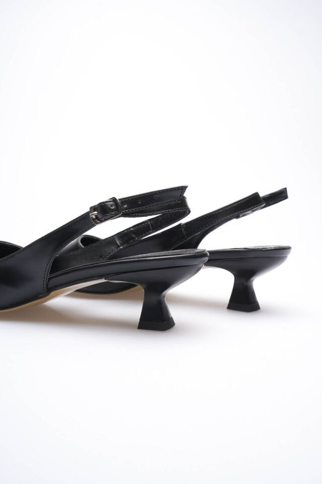 Kadın Siyah Sivri Burun Slingback Kısa Topuklu Ayakkabı TR20MS04A