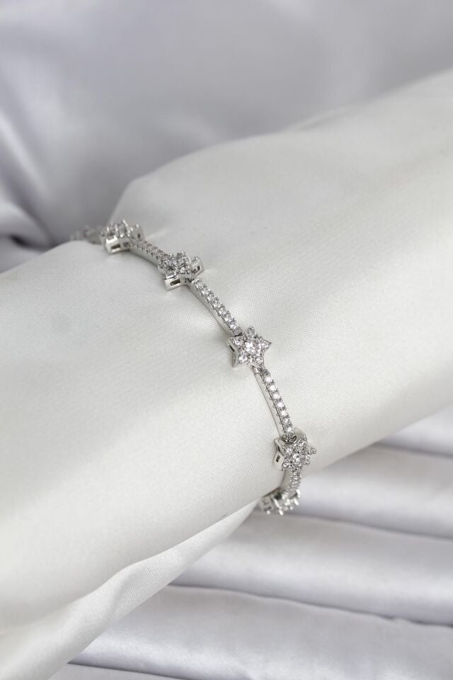 Pirinç Gümüş Renk Zirkon Taşlı Yıldız Model Kadın Bileklik