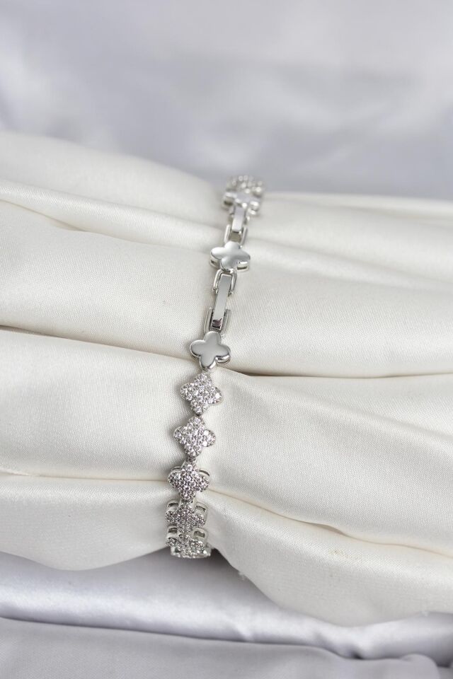 Pirinç Gümüş Renk Yonca Model Sıralı Zirkon Taşlı Kadın Bileklik