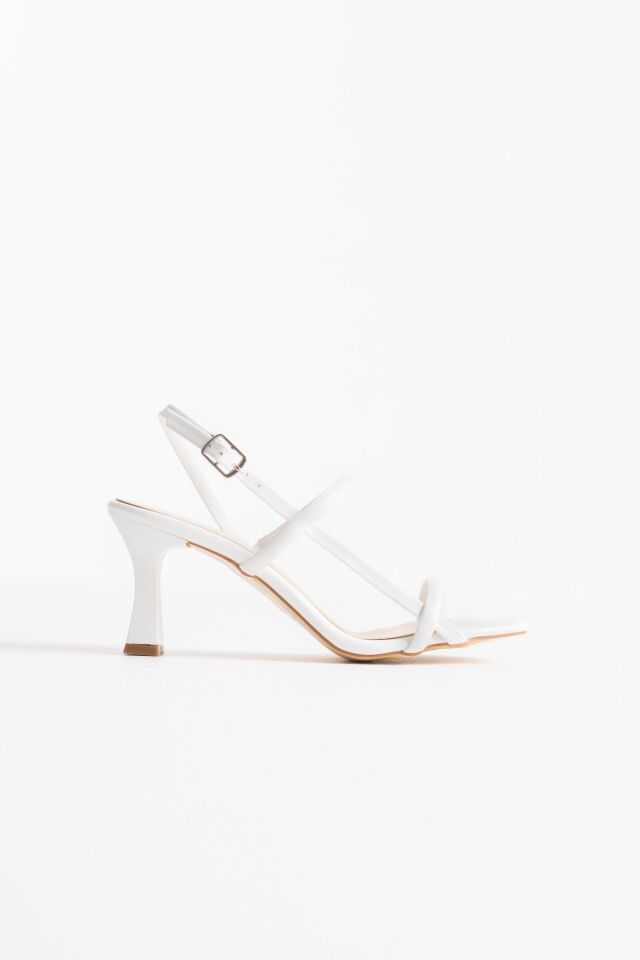 Kadın Beyaz Topuklu Sandalet TR12MY06B