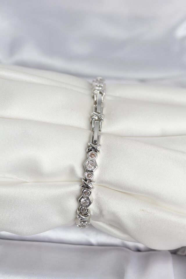 Pirinç Gümüş Renk Petek Model Zirkon Taşlı Kadın Bileklik