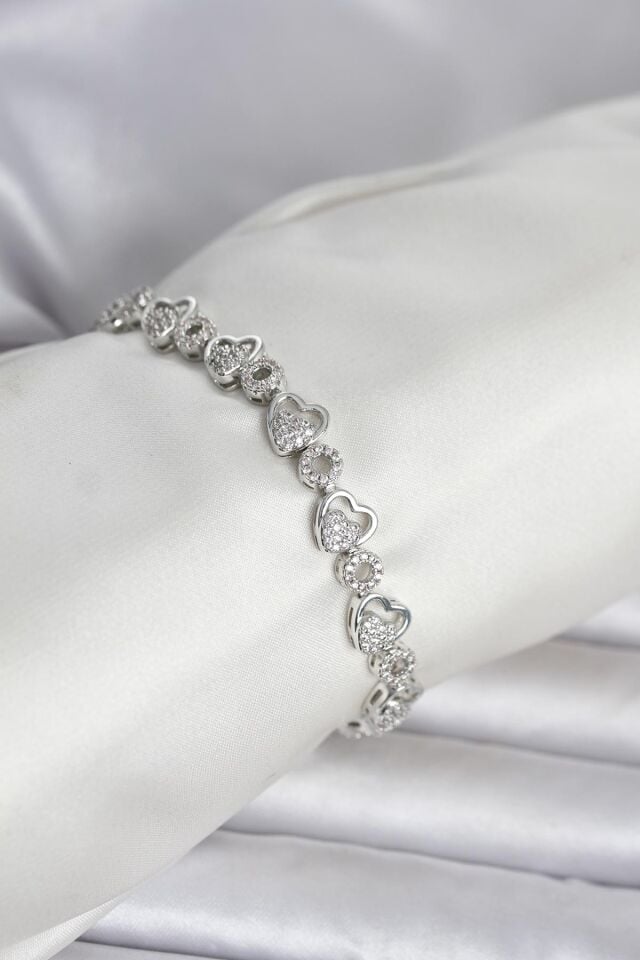 Pirinç Gümüş Renk Zirkon Taşlı Kalp Model Kadın Bileklik