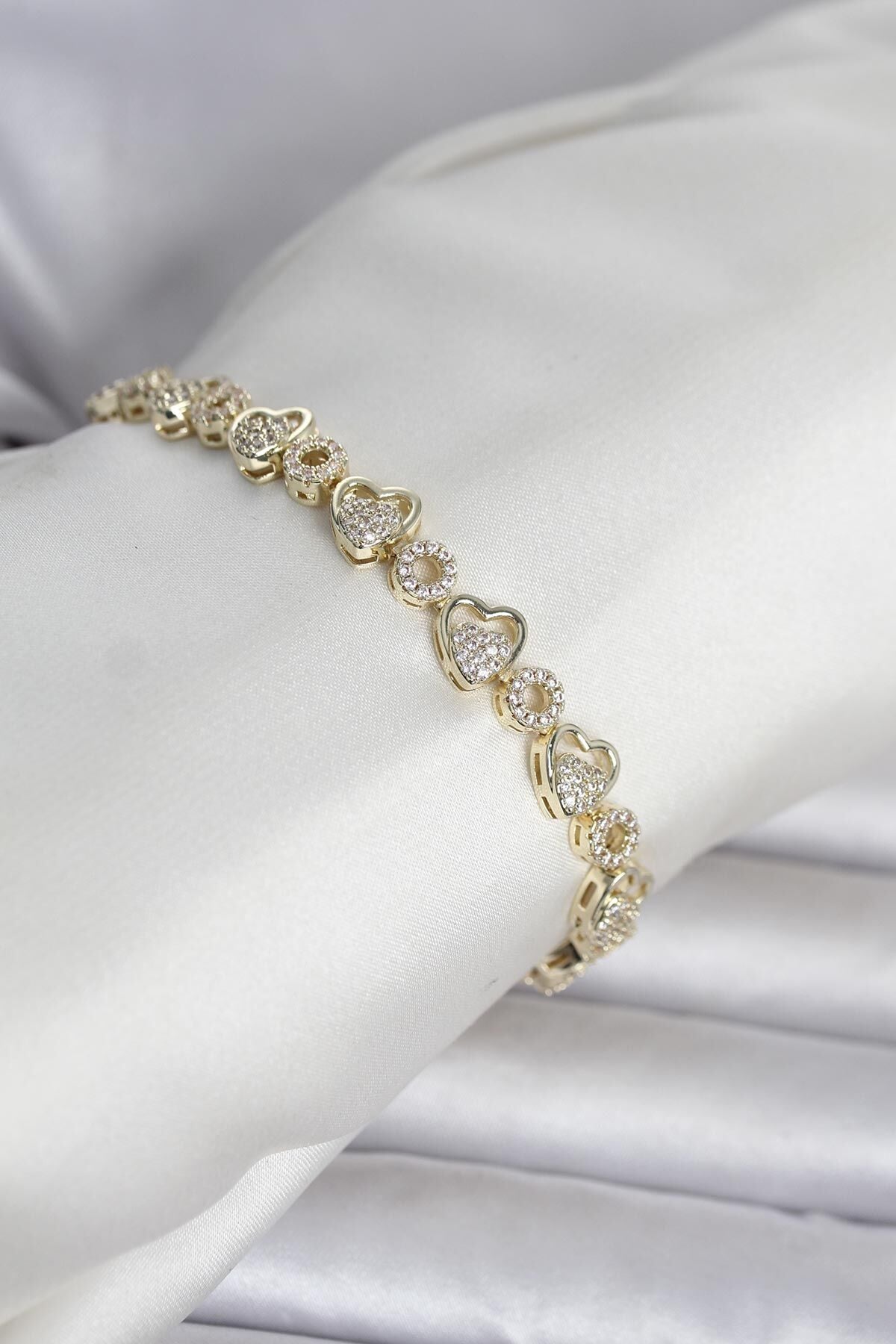 Pirinç Gold Renk Zirkon Taşlı Kalp Model Kadın Bileklik