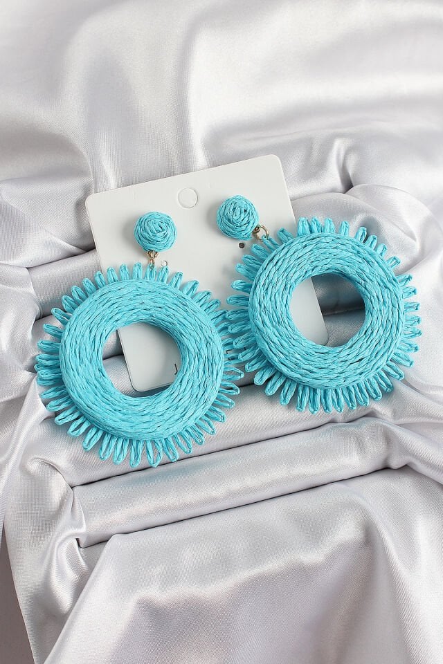 Mavi Püsküllü Halka Figürlü Hasır Örgü Model Gold Renk Kadın Küpe