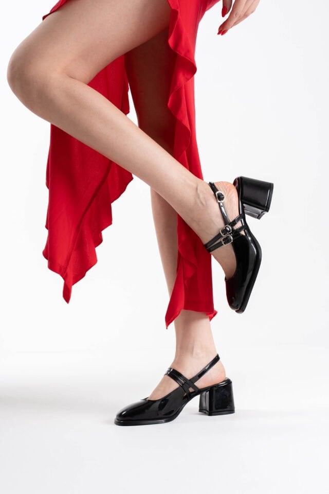 Siyah Rugan Kadın Topuklu Ayakkabı TR02MS03A